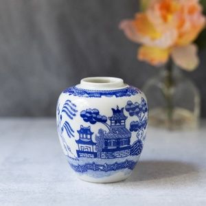 Asian flow blue willow ginger jar no lid vase ceramic porcelain 4" note flaws